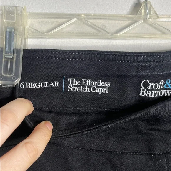 Croft & Barrow Effortless Stretch Black Capris - Picture 2 of 3